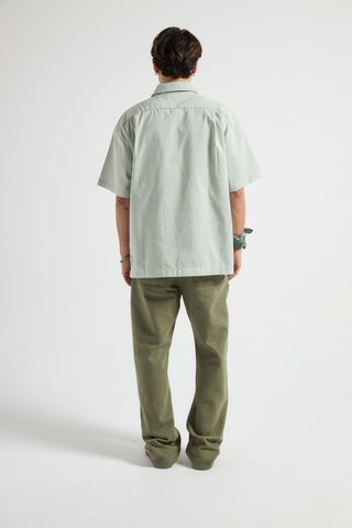 Personne portant un Mechanic Box Seaqual®Yarn S/S Shirt à rayures vertes, vue de dos | TP_IMAGE_TYPE=MODEL_BACK