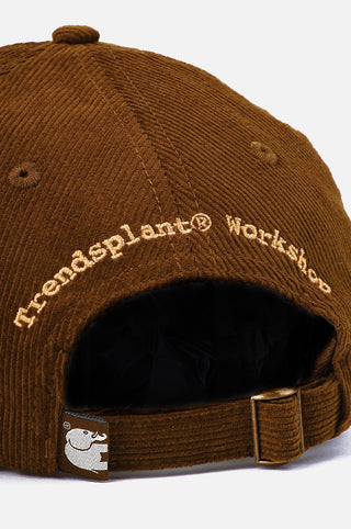 Gros plan sur la Timber Corduroy Cap Caramel Brown montrant la texture du tissu et le logo brodé | TP_IMAGE_TYPE=DETAIL
