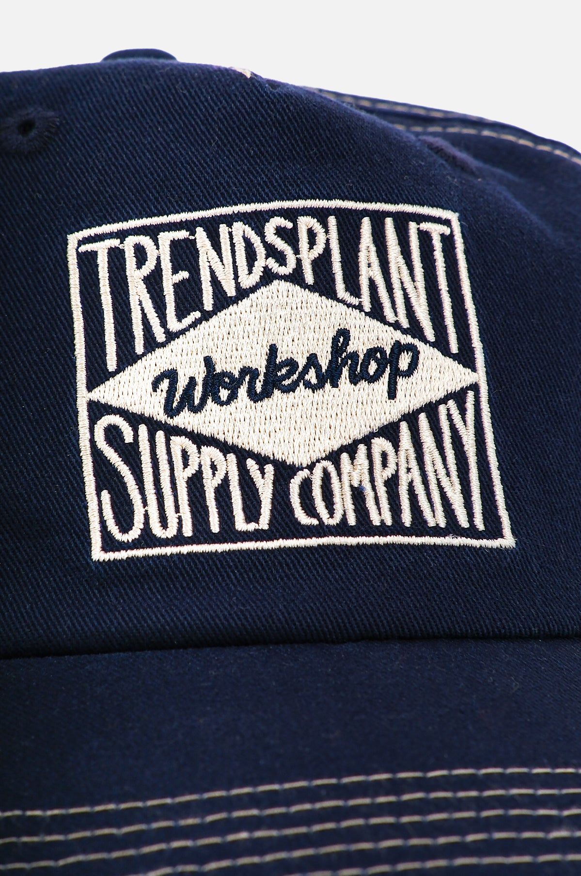 Detail of Dockyard Canvas Cap in Mood Indigo showcasing the embroidered logo | TP_IMAGE_TYPE=DETAIL