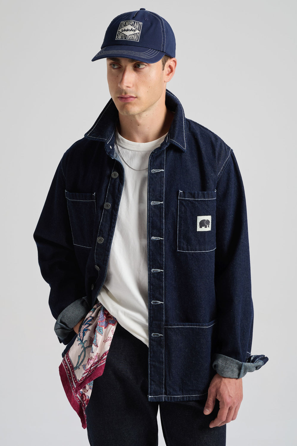 Persona che indossa Albir Denim Overshirt Medium Wash, vista frontale | TP_IMAGE_TYPE=MODEL_FRONT