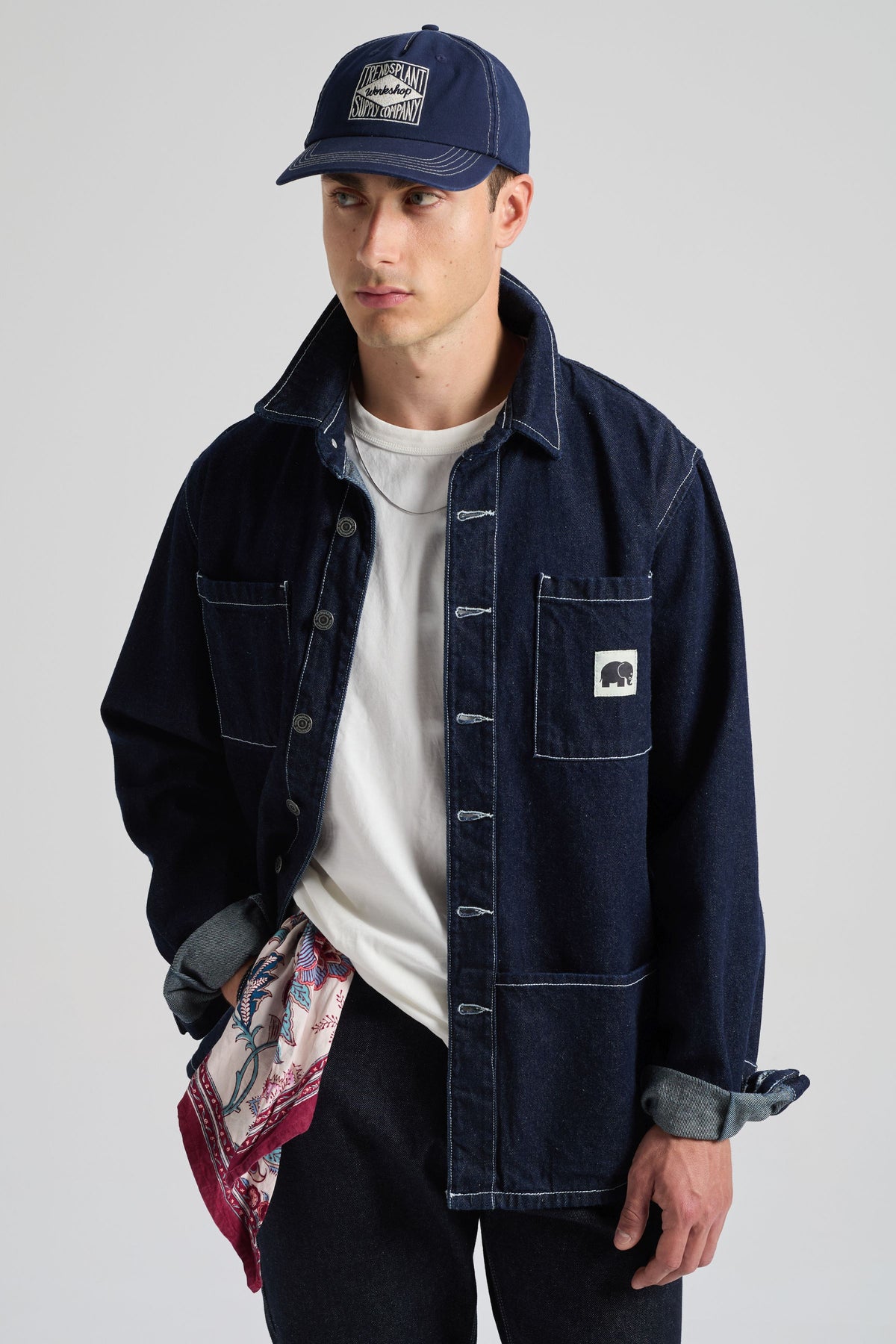 Persona che indossa Albir Denim Overshirt Medium Wash, vista frontale | TP_IMAGE_TYPE=MODEL_FRONT