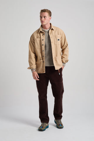 Persona che indossa una Albir Canvas Overshirt Sand, vista frontale | TP_IMAGE_TYPE=MODEL_FRONT