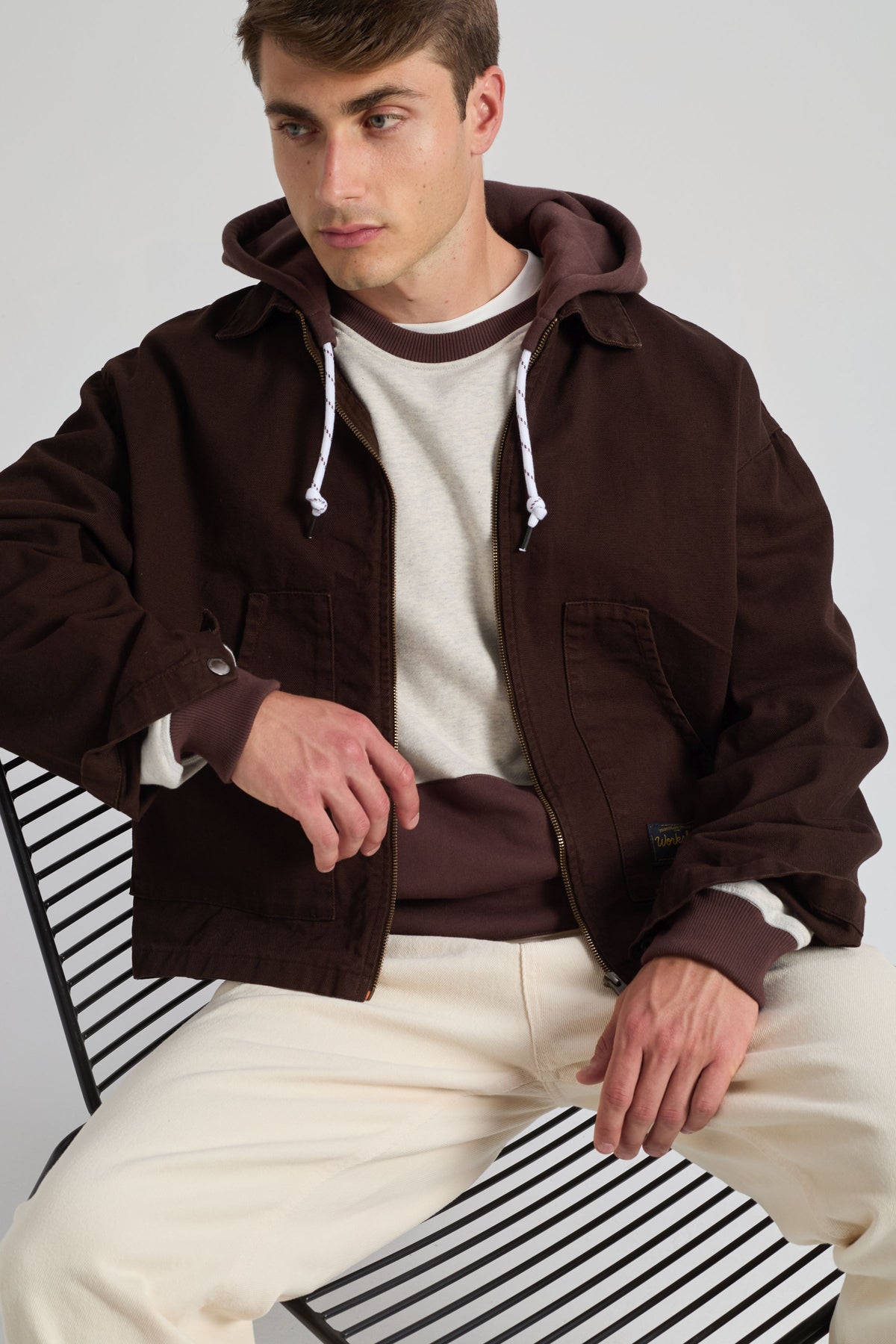 Personne portant une veste courte Coffee Bean, vue de face | TP_IMAGE_TYPE=MODEL_FRONT