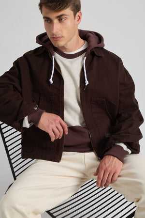 Personne portant une veste courte Coffee Bean, vue de face | TP_IMAGE_TYPE=MODEL_FRONT