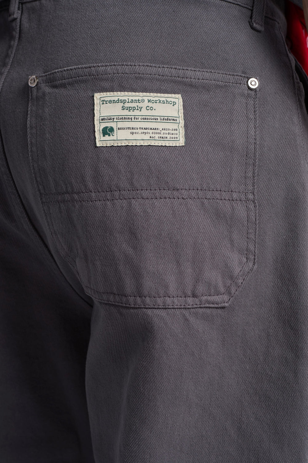 Dettaglio ravvicinato della tasca posteriore e dell'etichetta dei Operator Relaxed Pants nel colore Forged Iron. | TP_IMAGE_TYPE=DETAIL