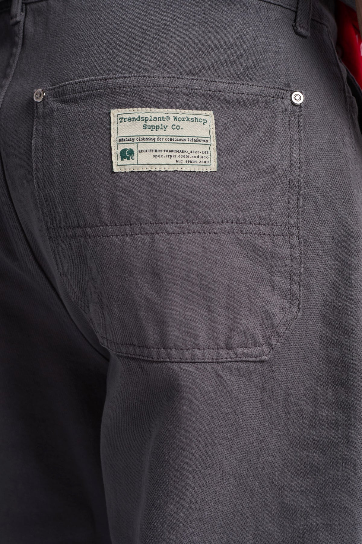 Dettaglio ravvicinato della tasca posteriore e dell'etichetta dei Operator Relaxed Pants nel colore Forged Iron. | TP_IMAGE_TYPE=DETAIL