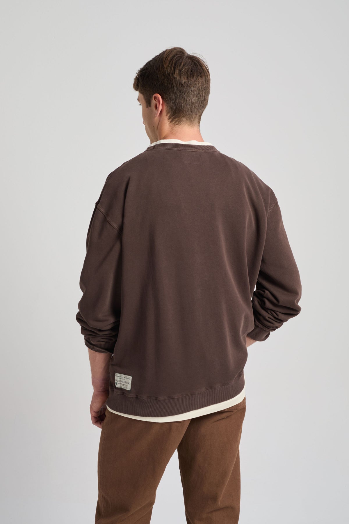 Personne portant le Core Oversized Sweatshirt Coffee Bean, vue de dos. | TP_IMAGE_TYPE=MODEL_BACK