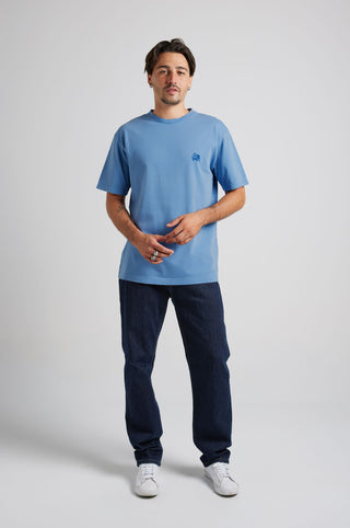 Person wearing a blue short-sleeved T-shirt and dark denim pants, standing and looking at the camera | TP_IMAGE_TYPE=MODEL_FRONT