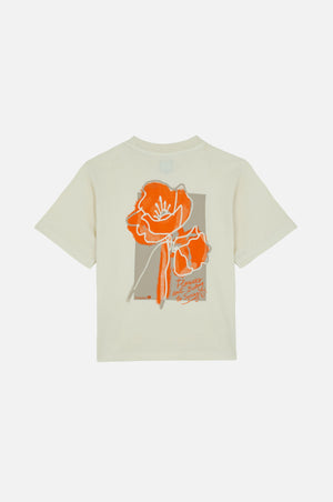 Personne portant un T-shirt Women's Amapola en blanc antique, avec un motif de fleur orange dans le dos. | TP_IMAGE_TYPE=MODEL_BACK