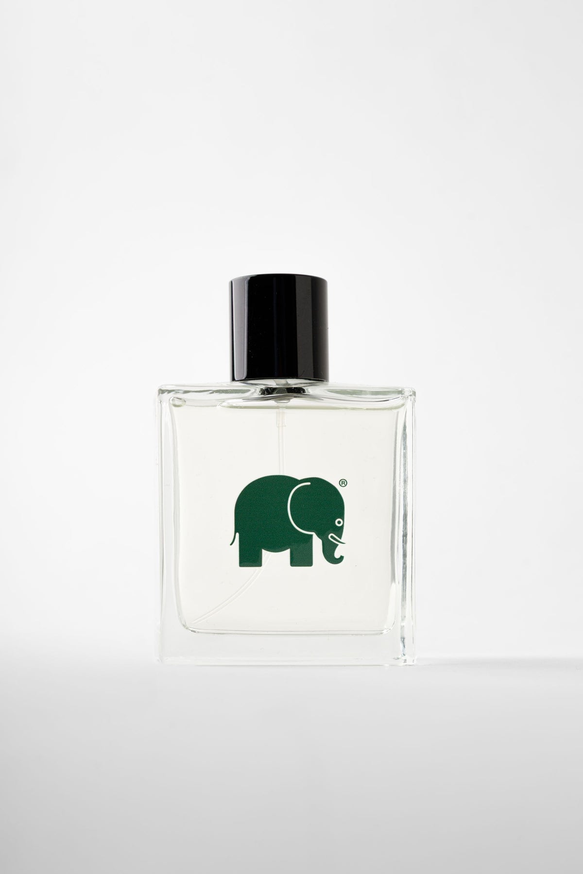 Front silhouette of 01 Brisa room fragrance in a clear glass bottle with a black cap | TP_IMAGE_TYPE=SILHOUETTE_FRONT