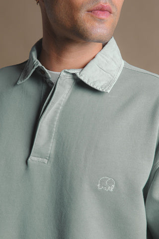 Personne portant un Carvalho Pigment Heavyweight Polo Sweatshirt Silver Green, vue rapprochée | TP_IMAGE_TYPE=DETAIL