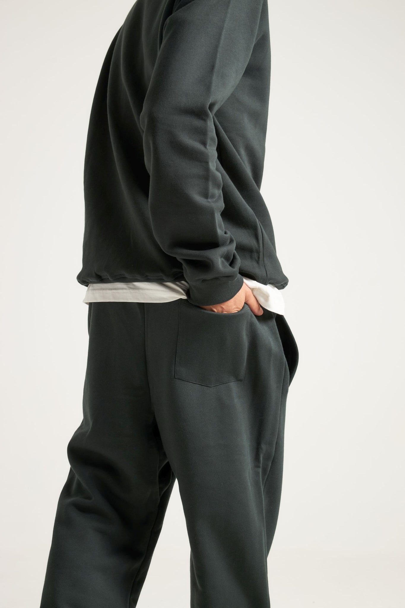 Organic Essential Sweatpants Scarab Green