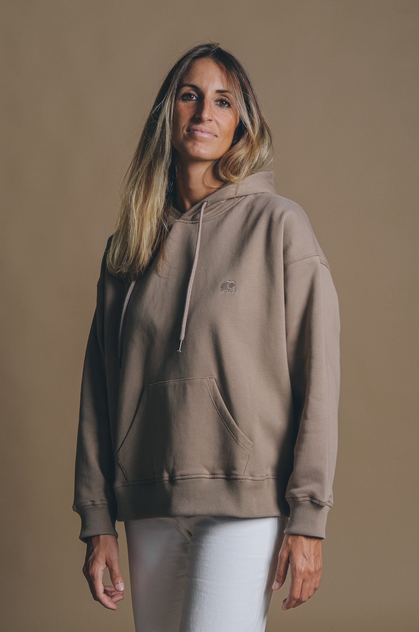 Sudadera Capucha Mujer Oversized Orgánica Esencial Desert Taupe