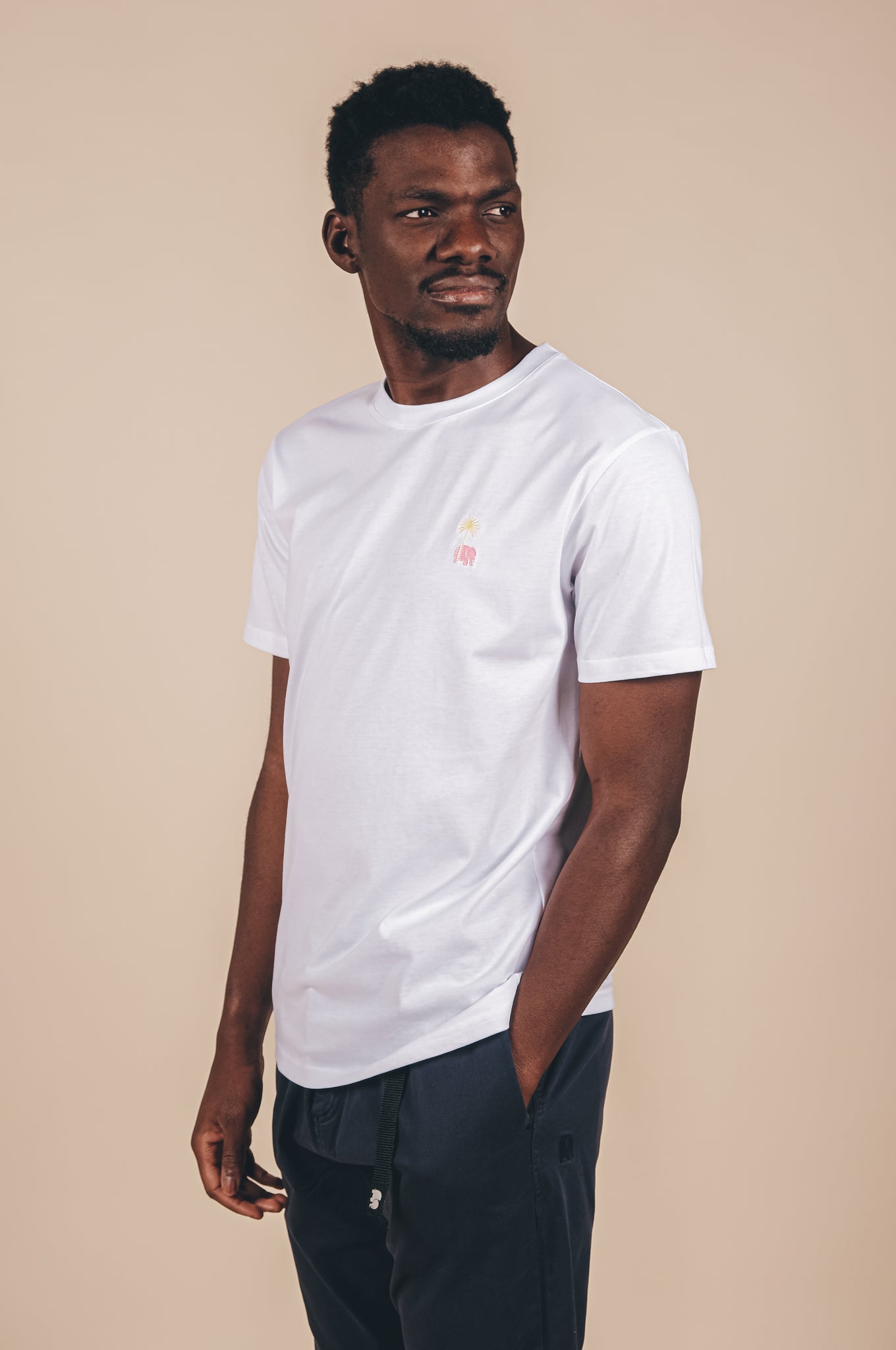 Antonyo Marest x Trendsplant Camiseta Art Hut White