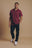 Persona che indossa una Organic Essential Polo Shirt bordeaux, vista frontale | TP_IMAGE_TYPE=MODEL_FRONT