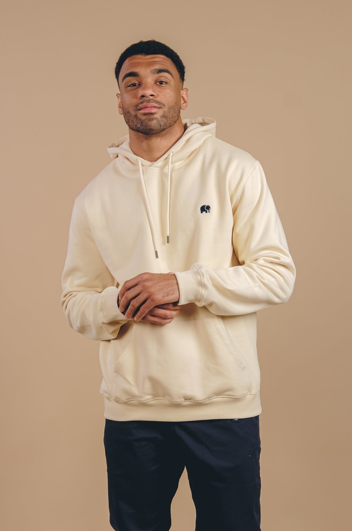 Personne portant l'Explanada Organic Hoodie Ivory, vue de face | TP_IMAGE_TYPE=MODEL_FRONT