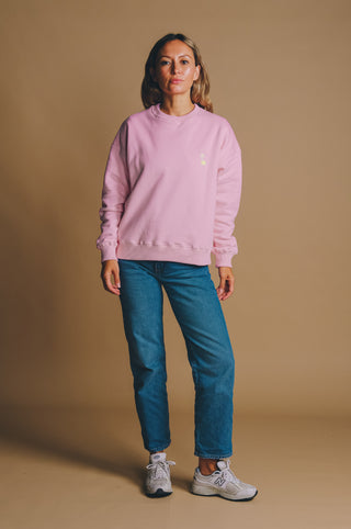 Personne portant un sweat-shirt oversize Gum Pink, vue de face | TP_IMAGE_TYPE=MODEL_FRONT