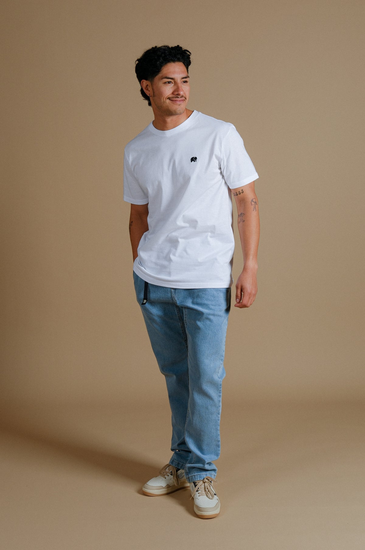 Persona che indossa una Explanada Organic T-Shirt White, vista frontale | TP_IMAGE_TYPE=MODEL_FRONT