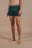 Persona che indossa Organic Essential Boxer Briefs in verde, vista frontale | TP_IMAGE_TYPE=MODEL_FRONT