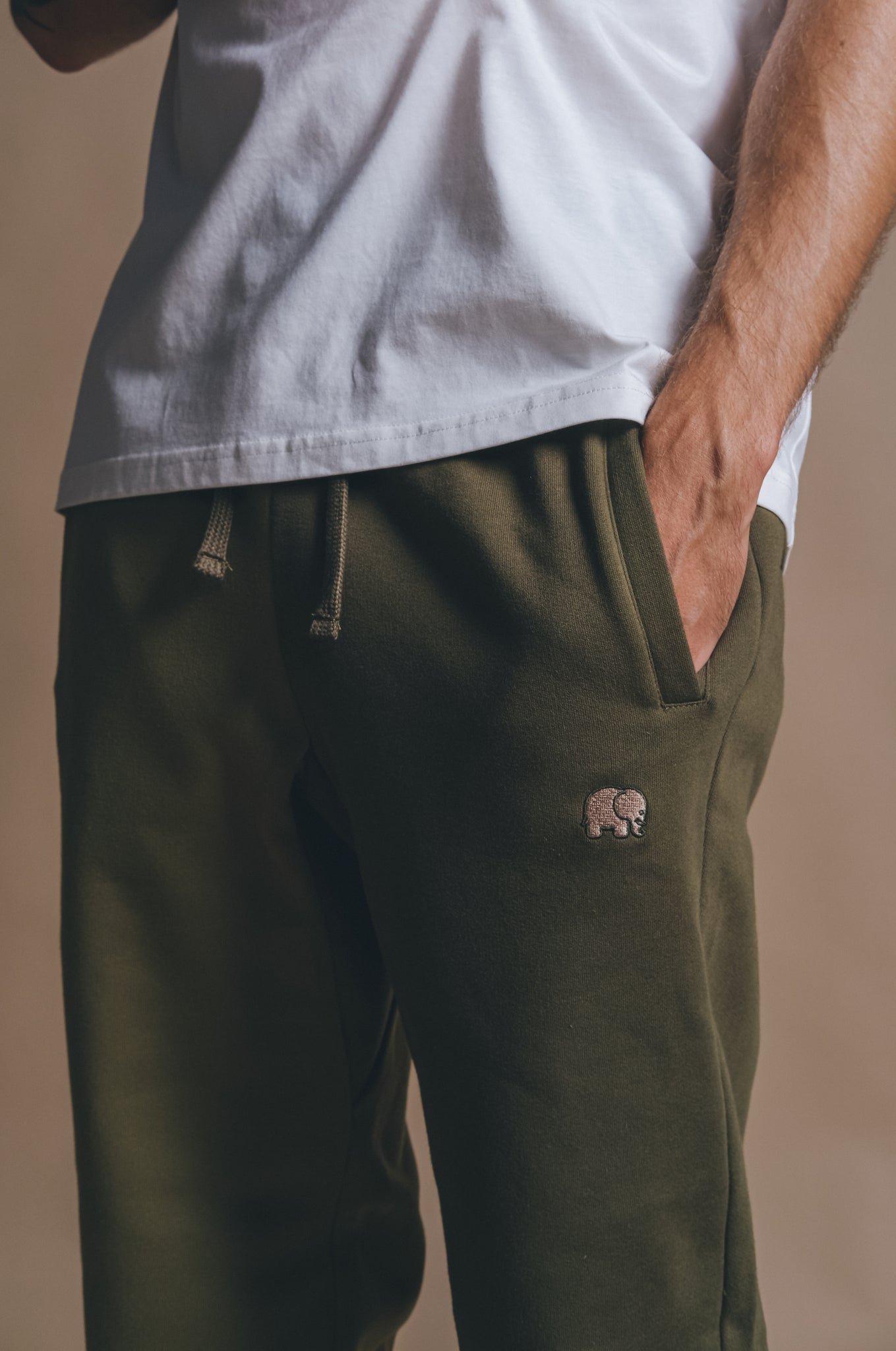 Pantalón Chandal Orgánico Color Block Dark Olive/Gothic Olive