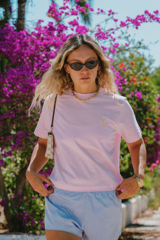 Personne portant un t-shirt Gum Pink, vue de face | TP_IMAGE_TYPE=MODEL_FRONT