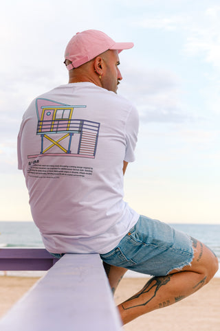 Persona che indossa una t-shirt Allegra Hut, vista posteriore | TP_IMAGE_TYPE=MODEL_BACK