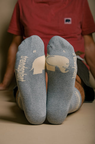 Person wearing grey organic cotton athletic socks, back view | TP_IMAGE_TYPE=MODEL_BACK