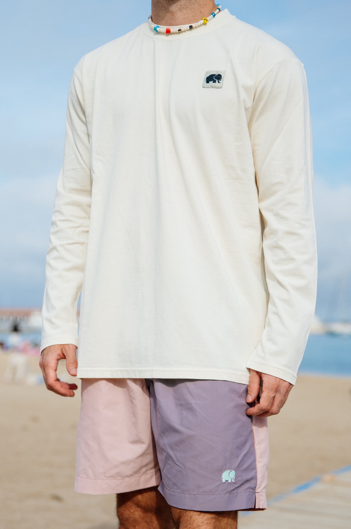 Persona che indossa Color Block Q-Nova® Swim Trunks Mauve, vista frontale | TP_IMAGE_TYPE=MODEL_FRONT