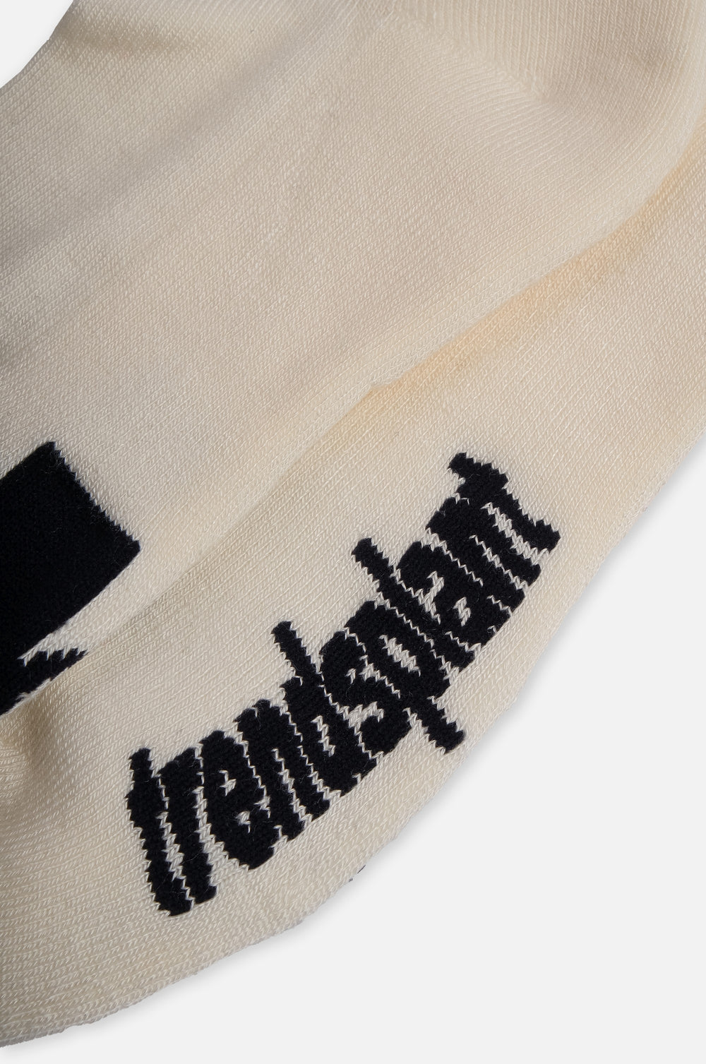 Détail en gros plan des chaussettes Natural Bamboo Athletic Socks, mettant en valeur la texture et le logo | TP_IMAGE_TYPE=DETAIL
