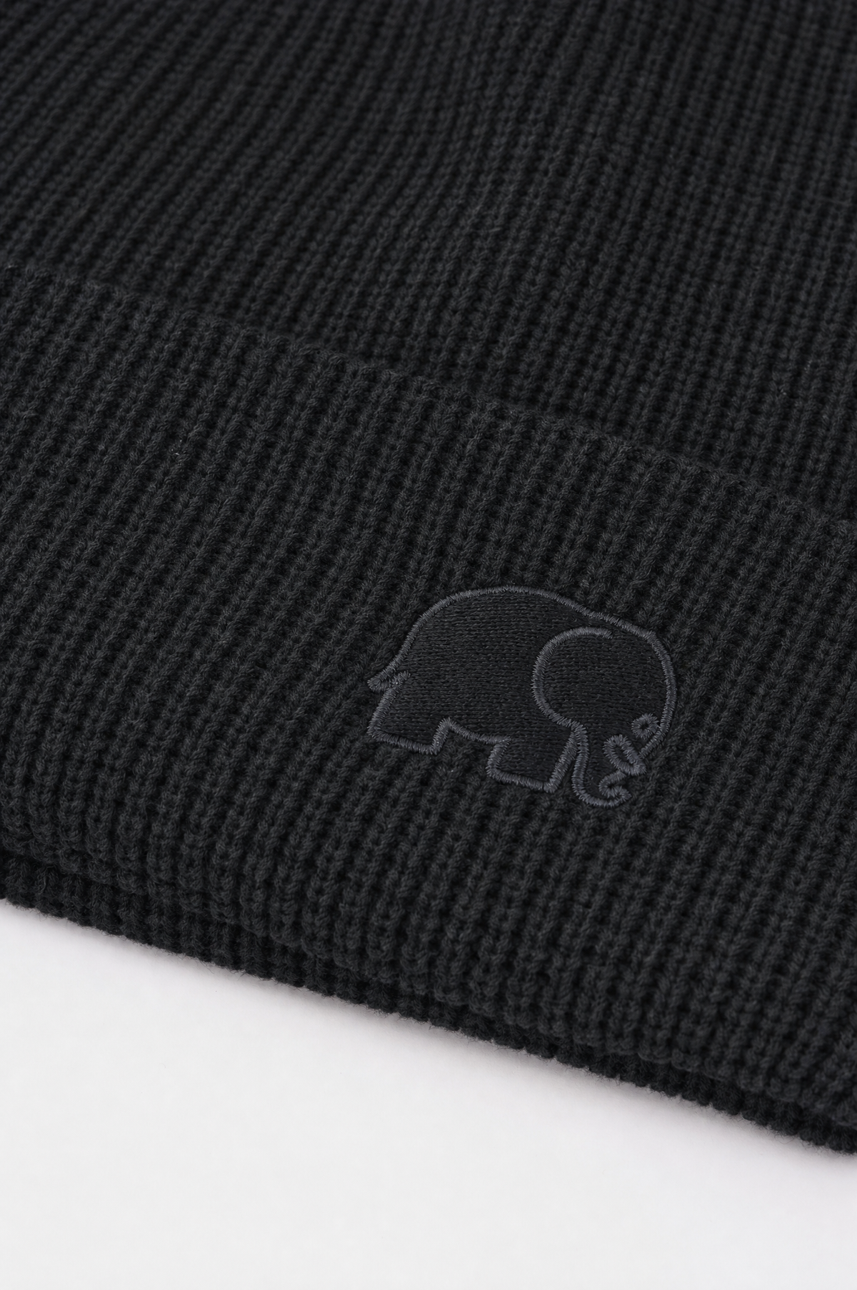 Bonnet en maille gaufrée noir avec bord replié | TP_IMAGE_TYPE=DETAIL