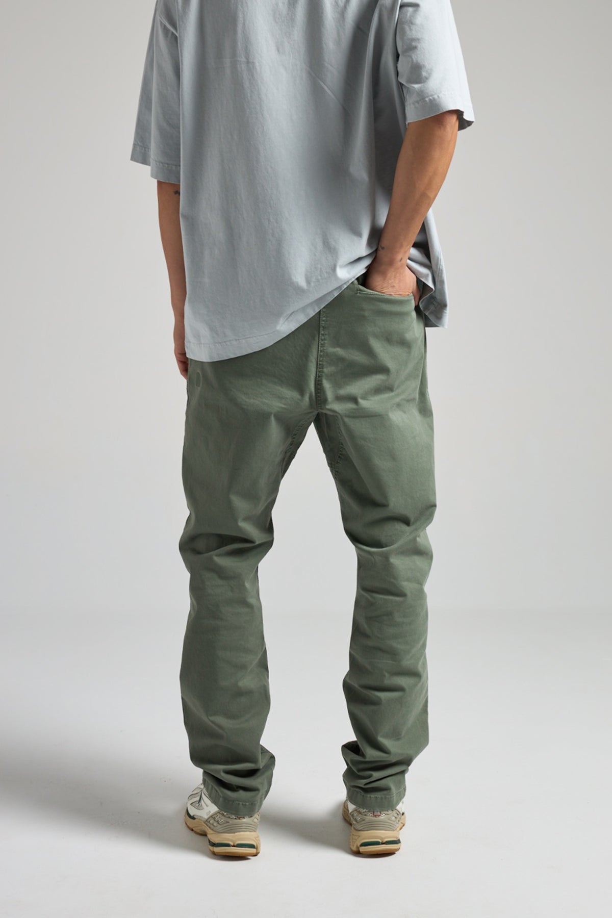 Person wearing Ecodye Cotton Climber Pant Menthol back view | TP_IMAGE_TYPE=MODEL_BACK