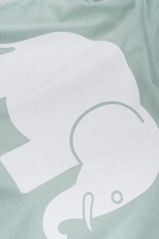 T-shirt classica biologica per bambini in verde menta con un grande elefante illustrato sul davanti | TP_IMAGE_TYPE=DETAIL