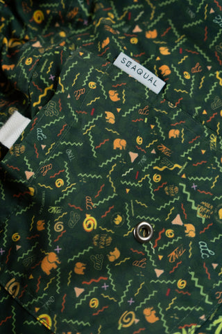 Short de bain Dogtown SEAQUAL®YARN vert vif avec des motifs colorés, avec une étiquette visible et un détail de poche | TP_IMAGE_TYPE=DETAIL