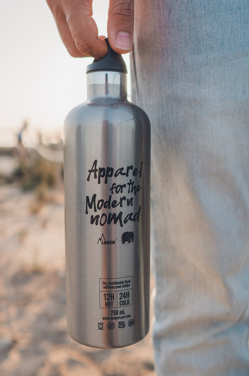 Immagine lifestyle della Laken x Trendsplant Classic Thermo Bottle in argento | TP_IMAGE_TYPE=LIFESTYLE